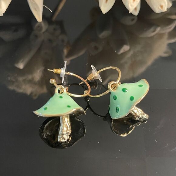Gold tone green enamel mushroom earrings - Picture 1 of 4